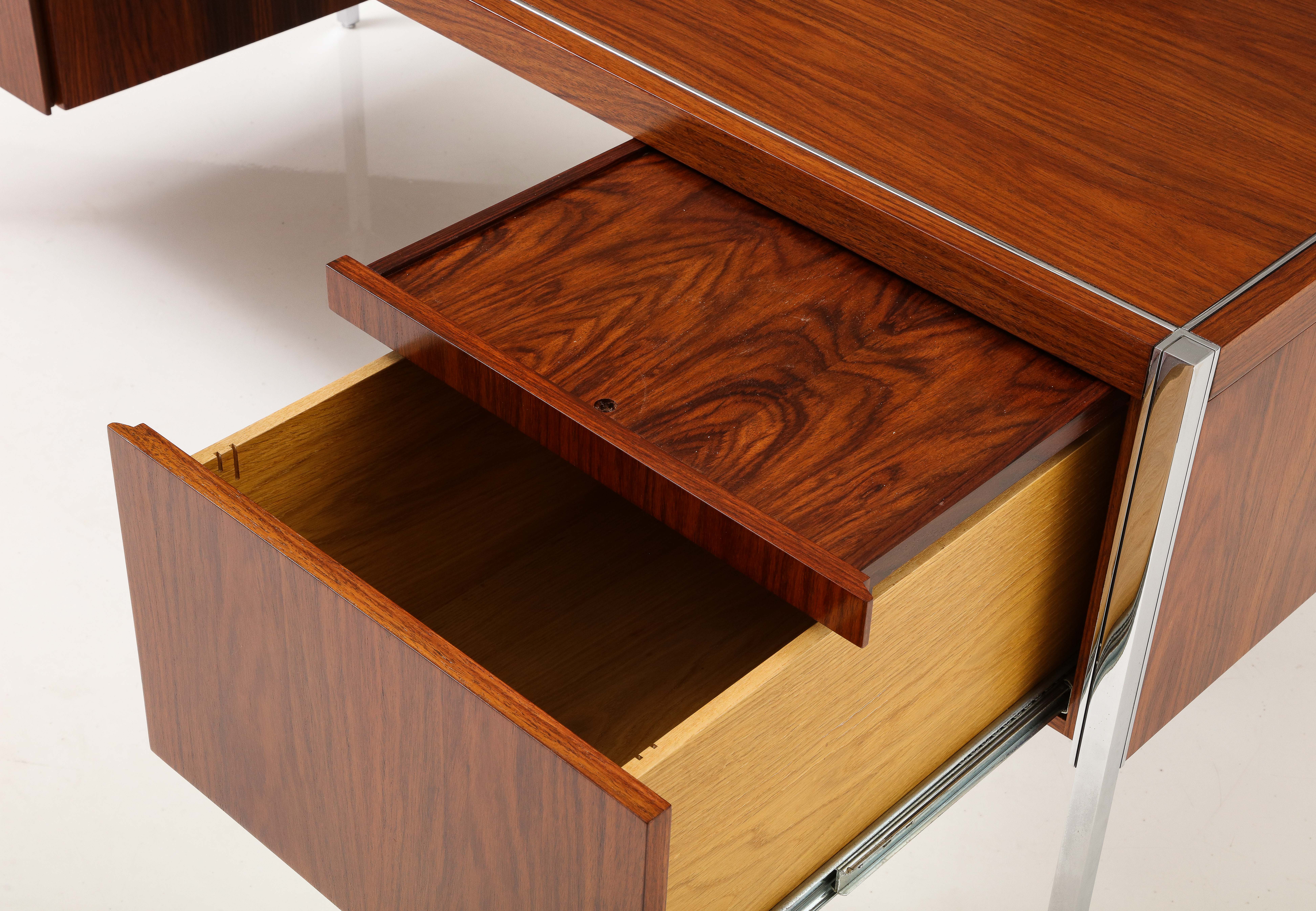 Mid Century Modern Desk. By Richard Schultz for Knoll Mid Century Modern Desk. By Richard Schultz for Knoll