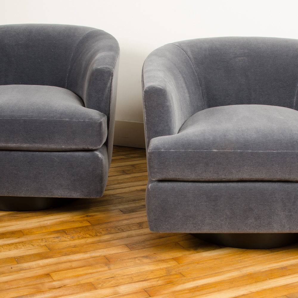 A pair of Mid-Century barrel back swivel chairs in the manner of Milo Baughman. 1970s.