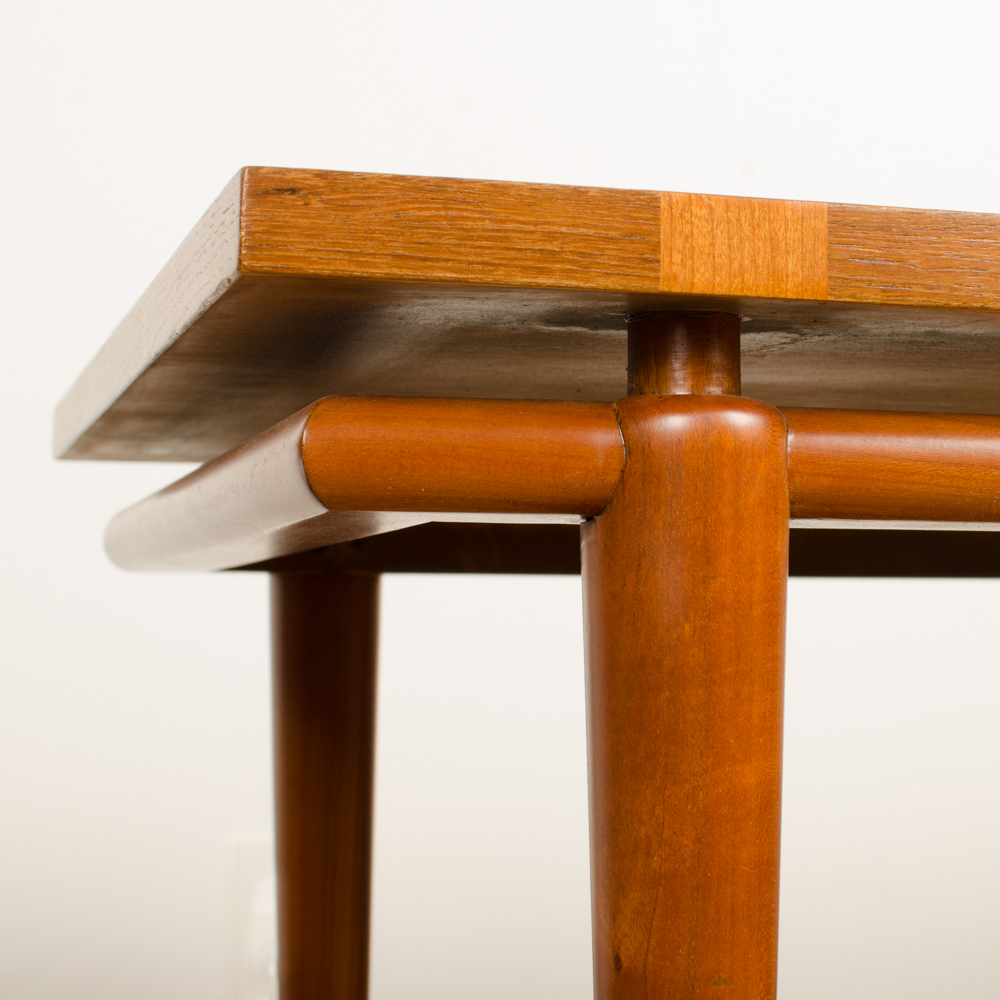  A pair of Mid Century Modern side tables design by T.H. Robsjohn-Gibbings for Widdicomb, American, C 1950. Branded.