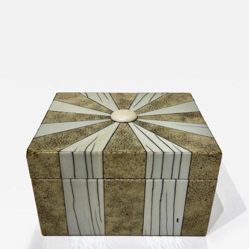 Fine Art Deco Deco shagreen box with bone inlay. England 1920’s